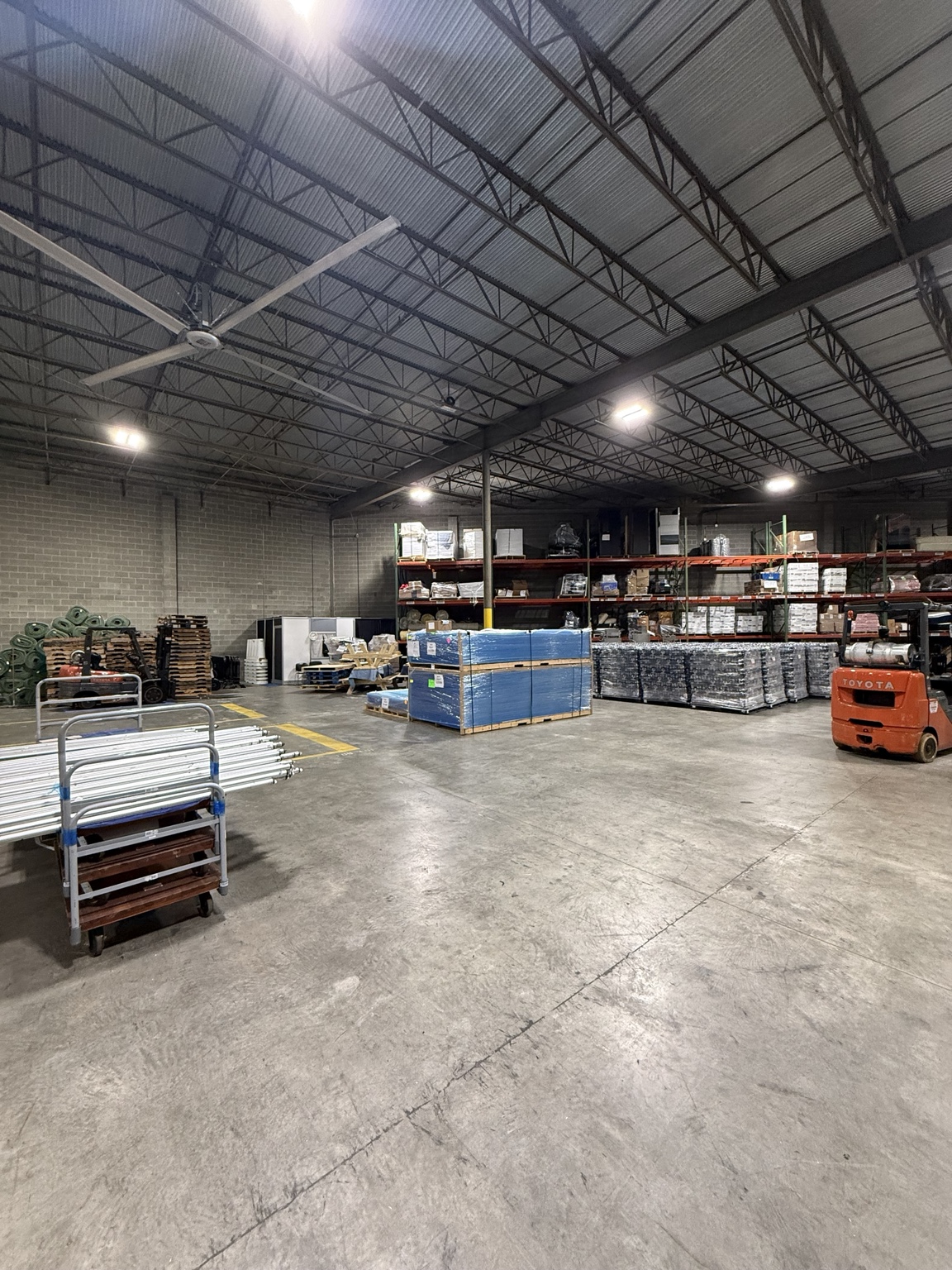 Atlanta warehouse freight handling and pallet storage - Logistics & Moore